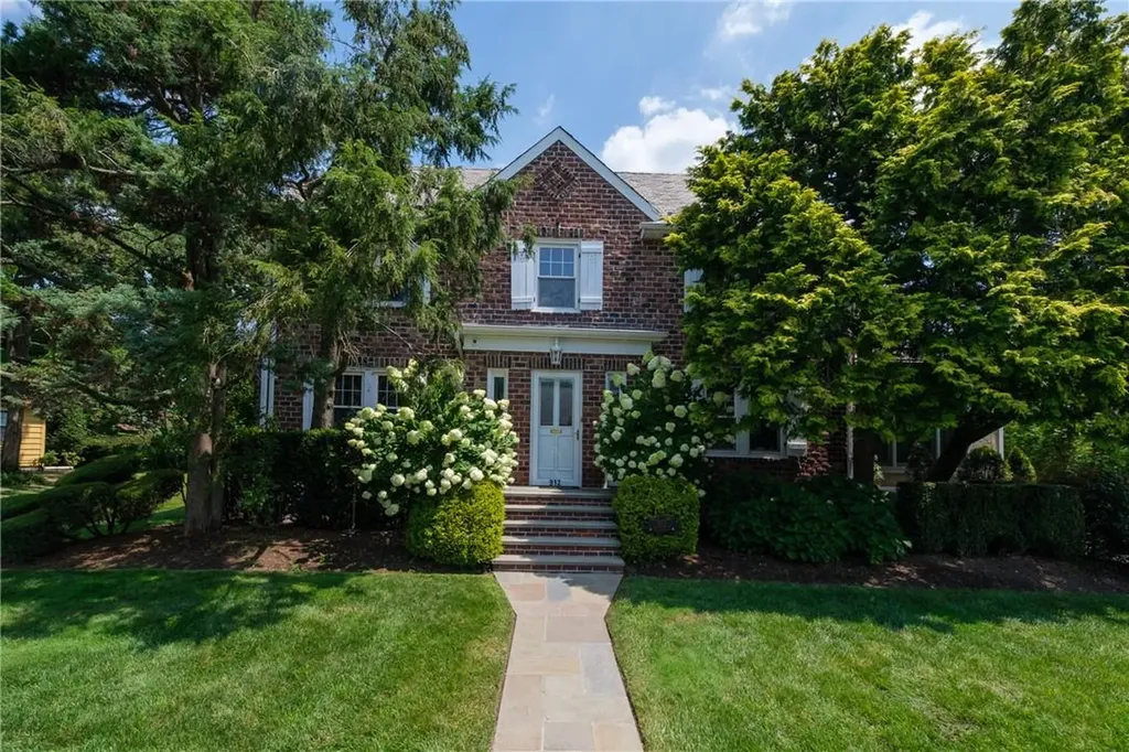 912 Plymouth Street Pelham NY 10803
