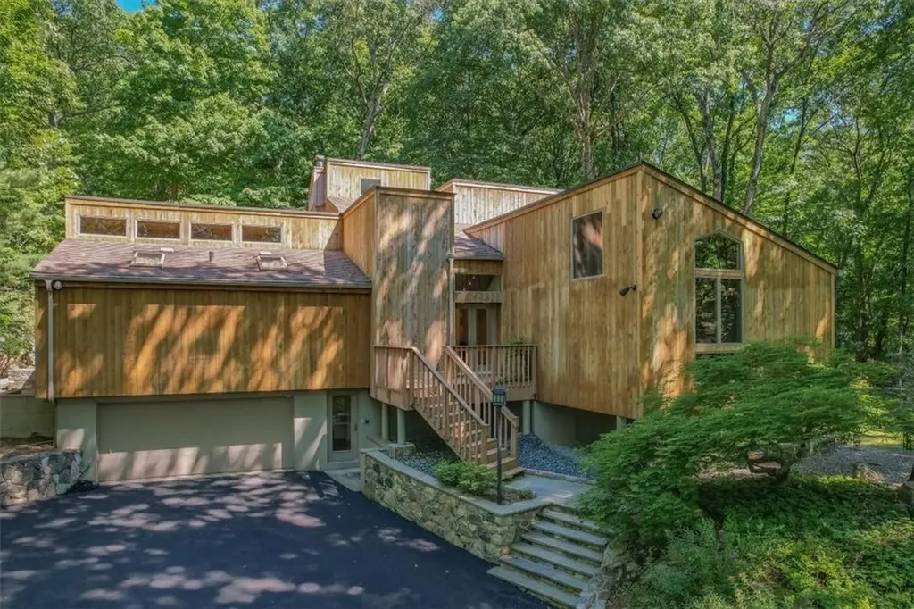 46 Valley Lane Chappaqua NY 10514