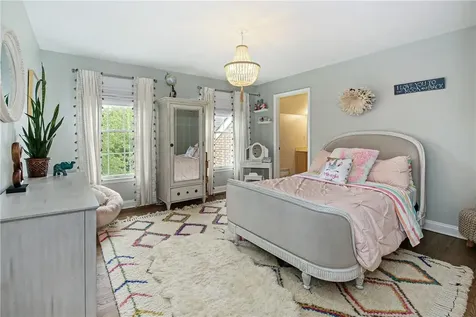 19 Eagle Court White Plains NY 10605