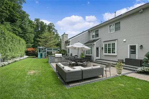 19 Eagle Court White Plains NY 10605