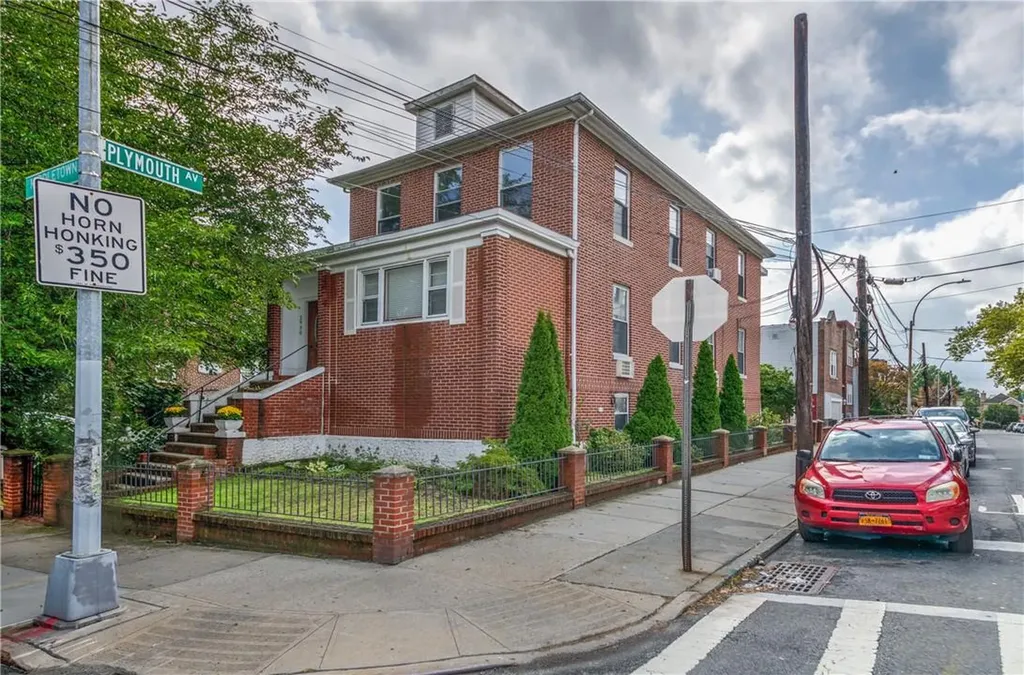 2930 Middletown Road Bronx NY 10461
