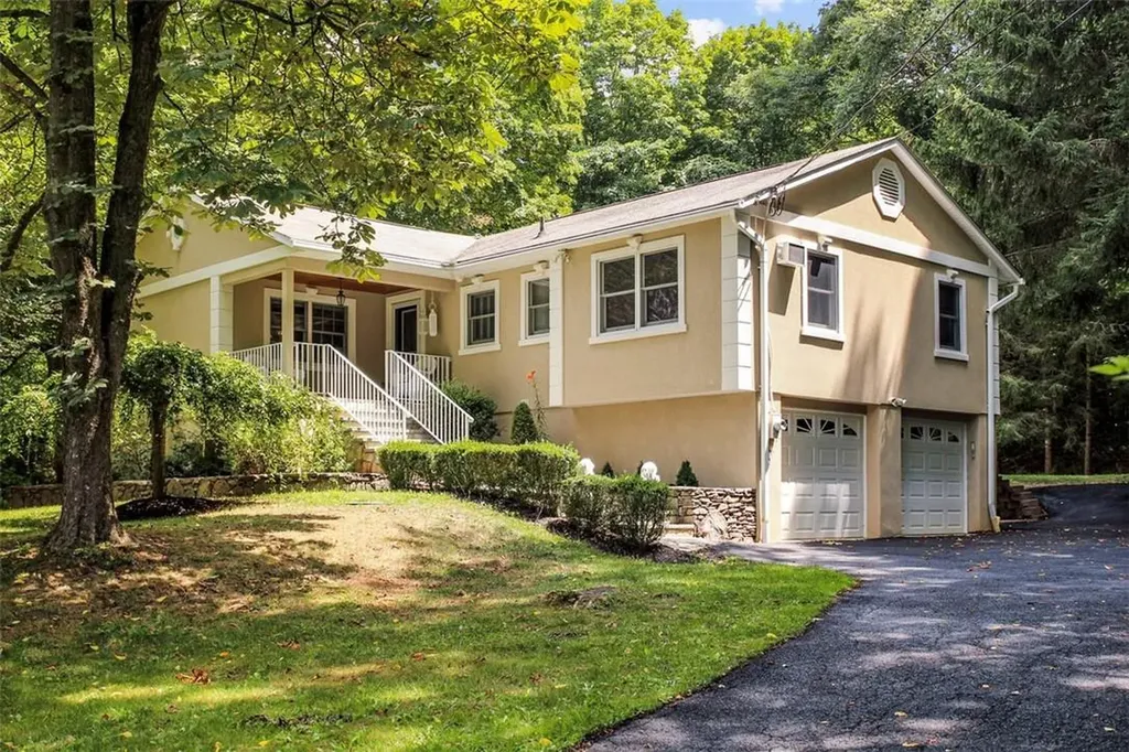 662 Oscawana Lake Road Putnam Valley NY 10579