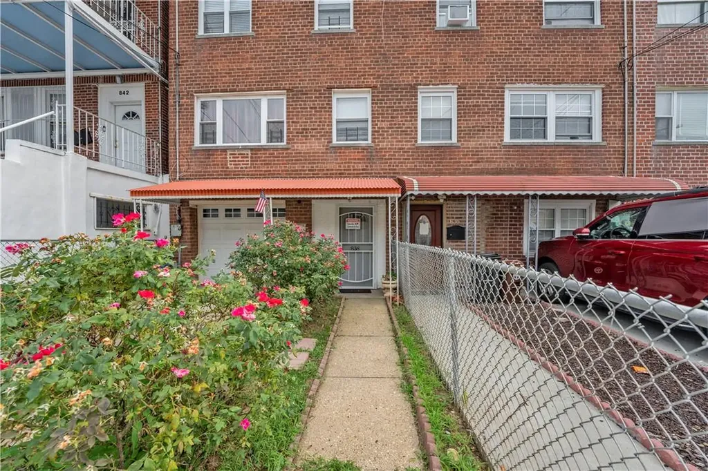 838 E 221st Street Bronx NY 10467