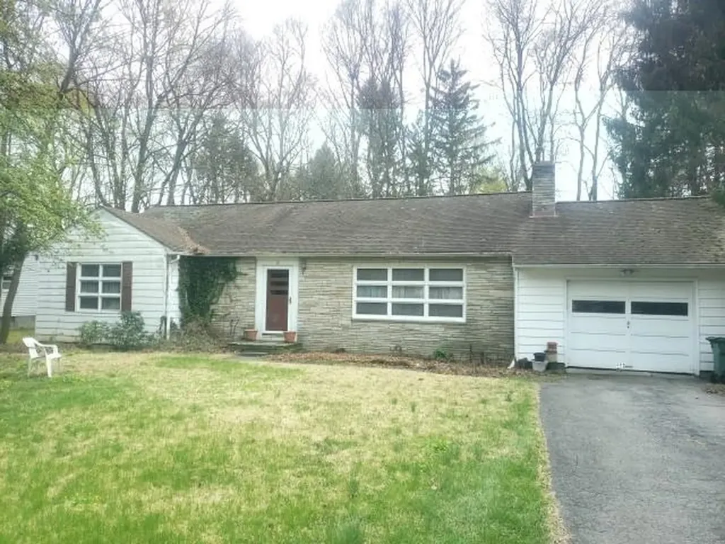 4 Hogan Drive Poughkeepsie NY 12603