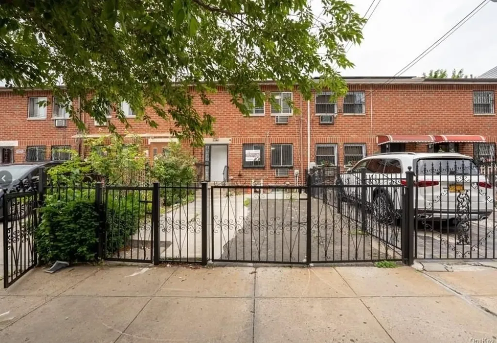 2153 Clinton Avenue Bronx NY 10457