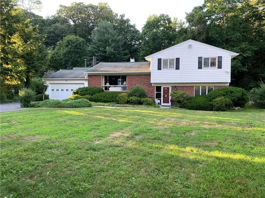 10 Armand Place Valhalla NY 10595
