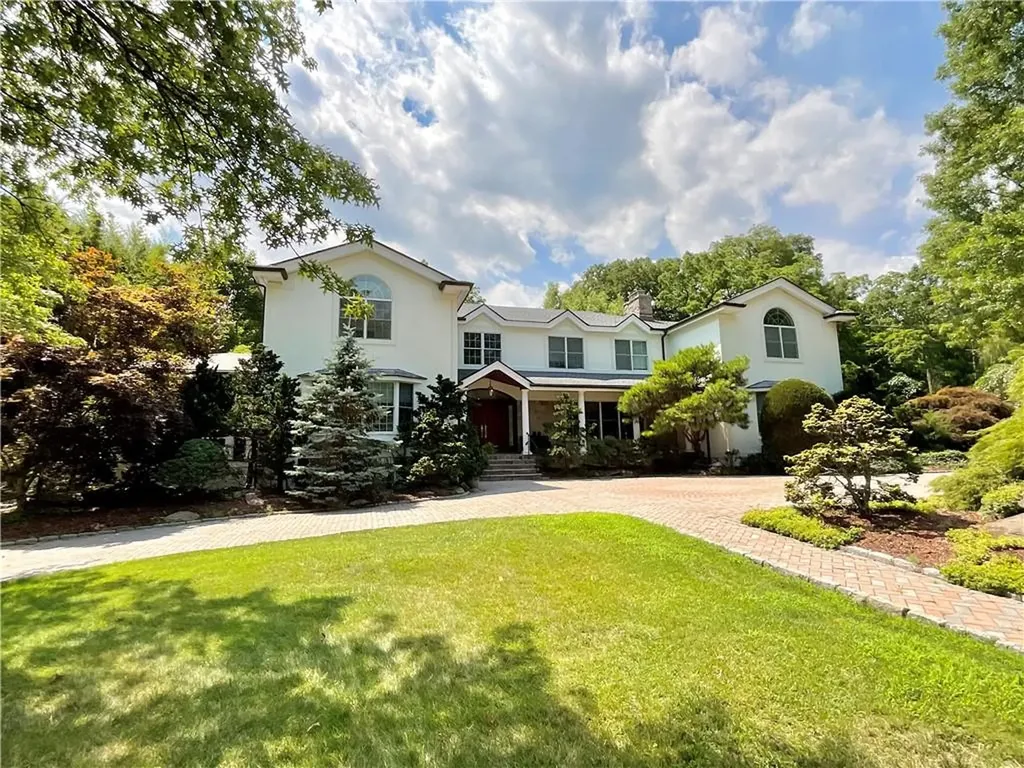 23 Leatherstocking Lane Scarsdale NY 10583