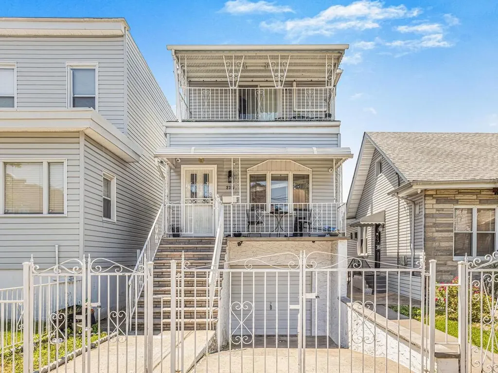 2317 Fish Avenue Bronx NY 10469
