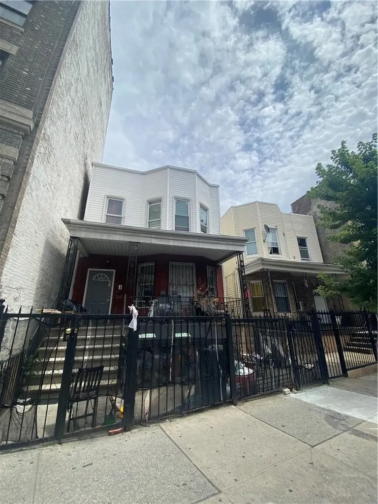 263 E 198th Street Bronx NY 10458