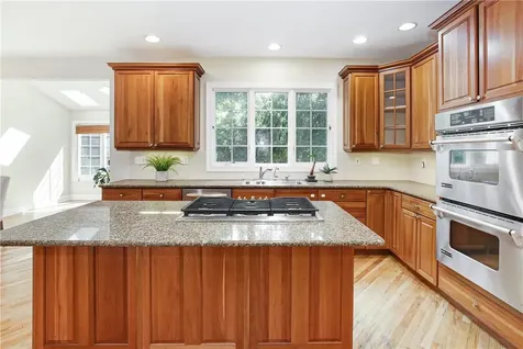 33 Inverness Court White Plains NY 10605