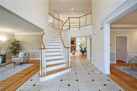 33 Inverness Court White Plains NY 10605