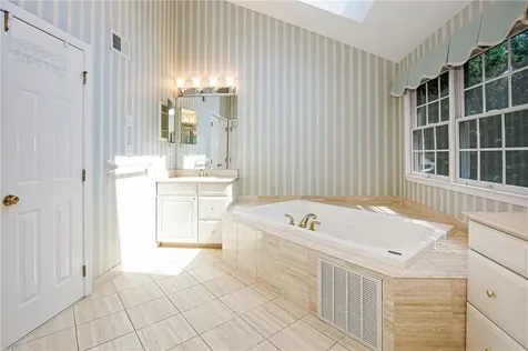 33 Inverness Court White Plains NY 10605
