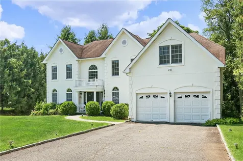 33 Inverness Court White Plains NY 10605