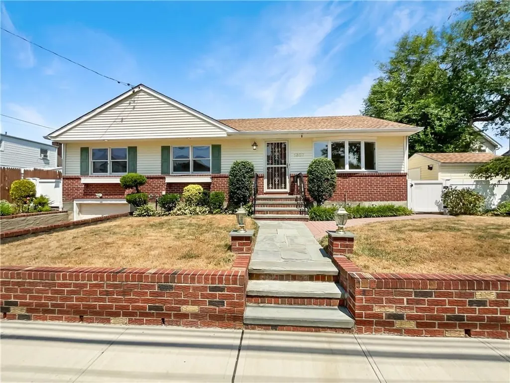 1307 5th Avenue New Hyde Park NY 11040