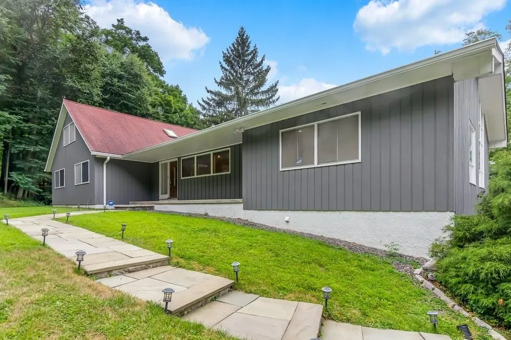 145 Crow Hill Path Mount Kisco NY 10549