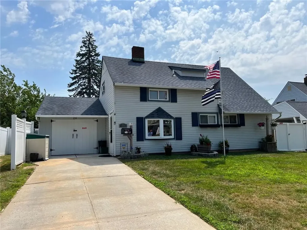 24 Starlight Lane Levittown NY 11756