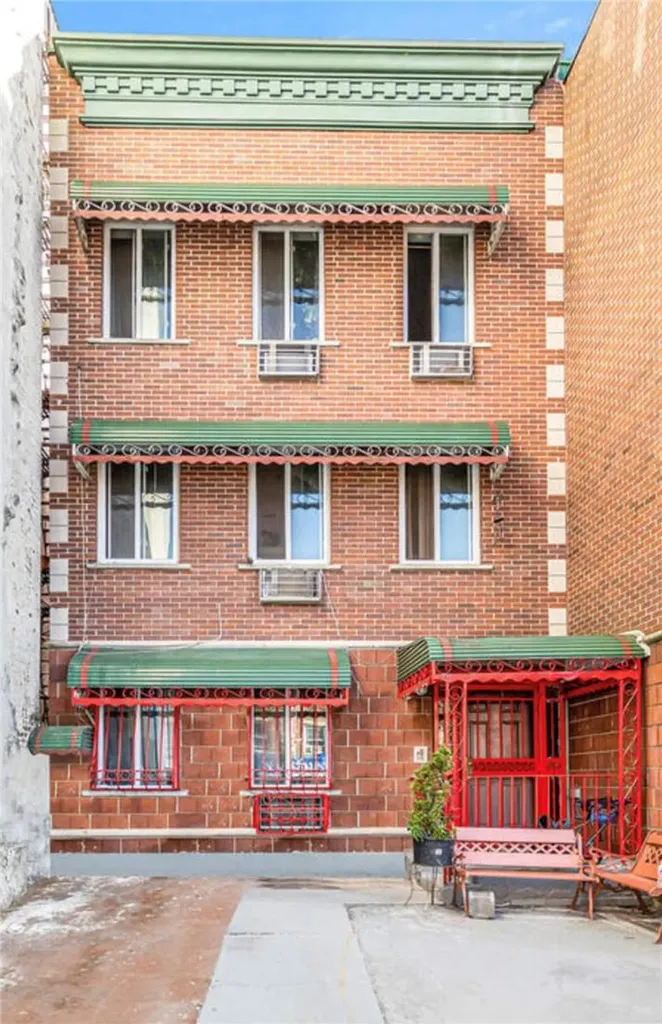 648 E 182nd Street Bronx NY 10457