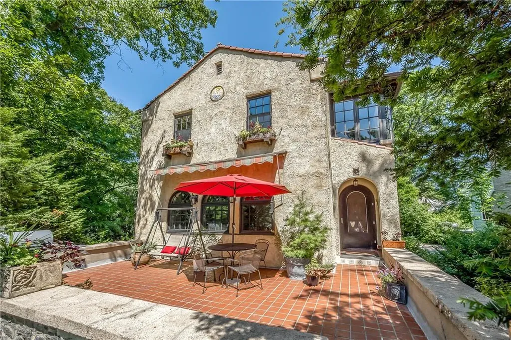 24 Greystone Road Larchmont NY 10538