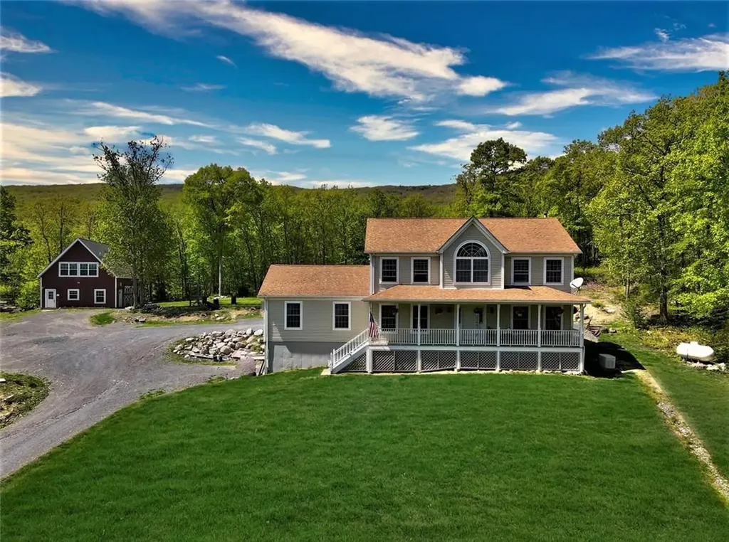 557 Oregon Trail Pine Bush NY 12566