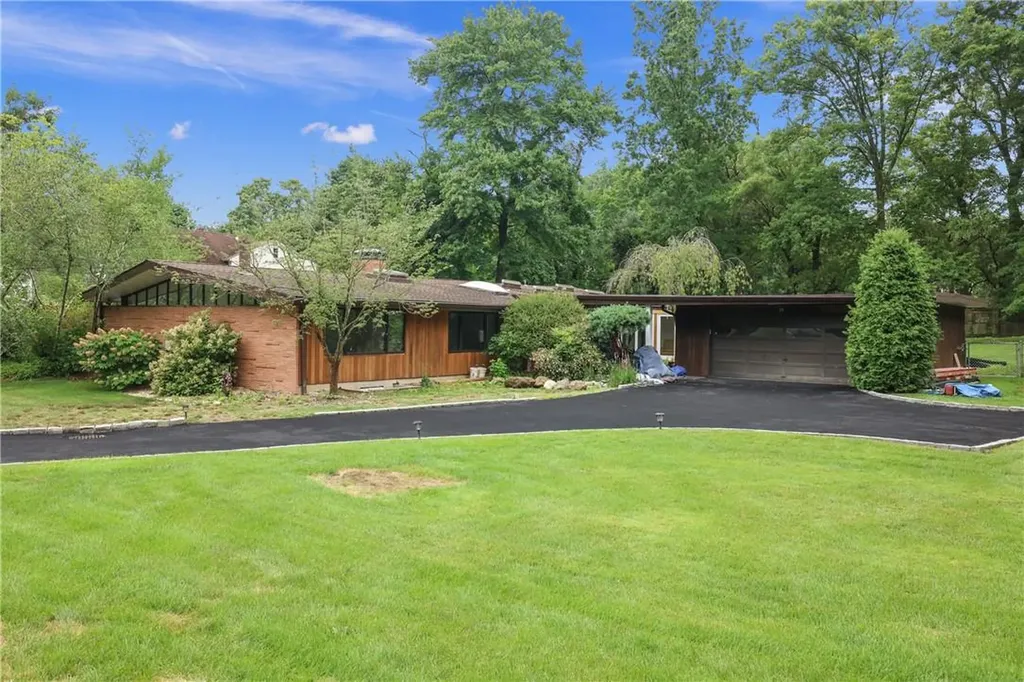 27 Woods End Road Hartsdale NY 10530
