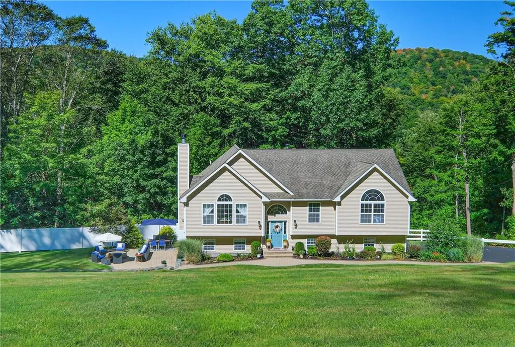 39 New Hill Road Putnam Valley NY 10579