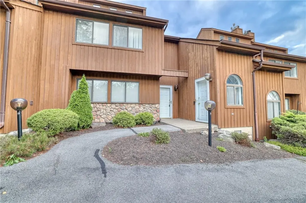 122 Swan Court Poughkeepsie NY 12603