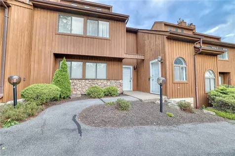 122 Swan Court Poughkeepsie NY 12603