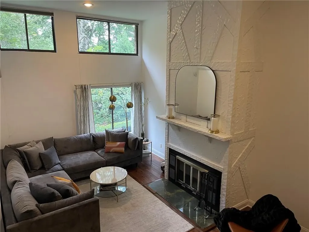 31 The Hamlet Pelham NY 10803