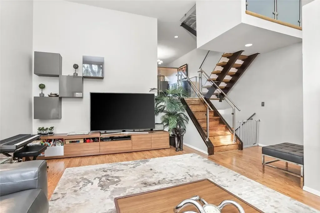 34 The Hamlet Pelham NY 10803