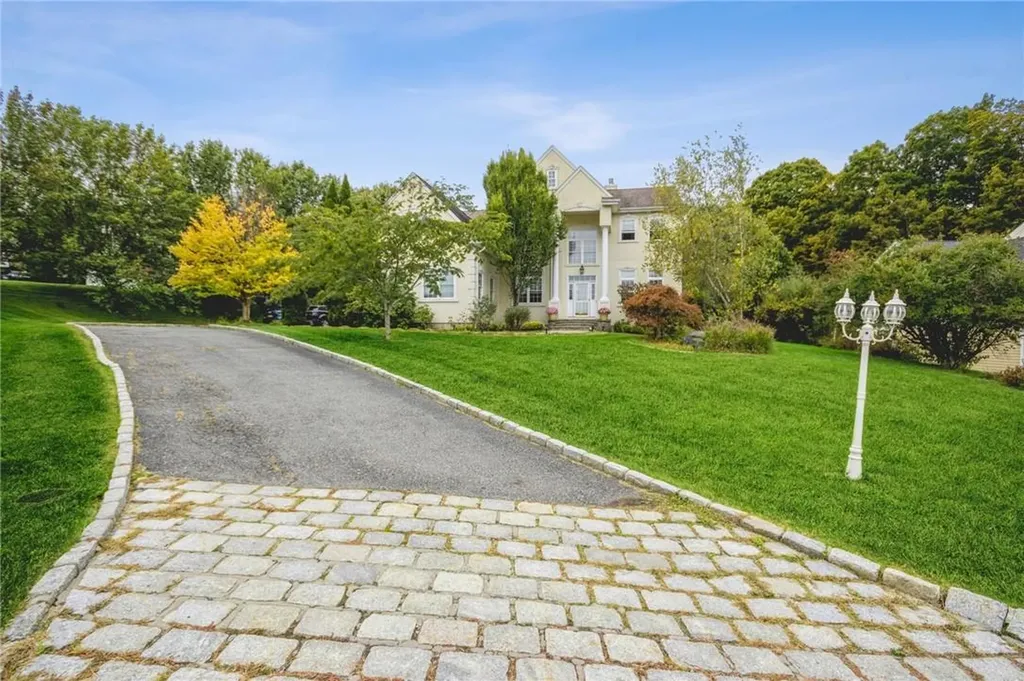 16 Wyndham Lane Carmel NY 10512