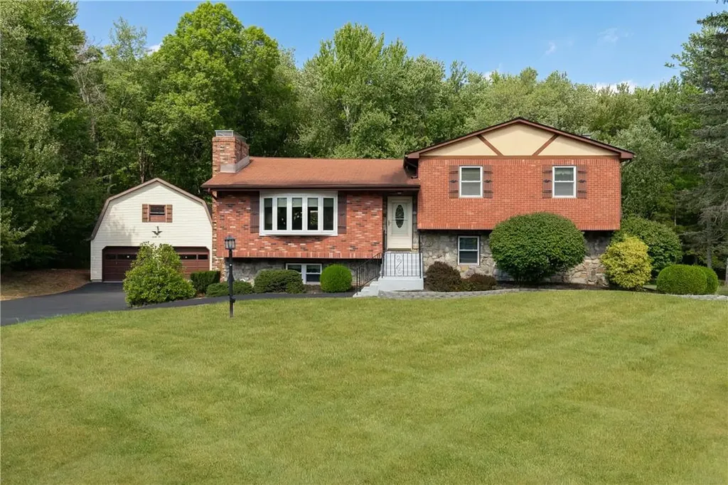25 Flintrock Road Fishkill NY 12524