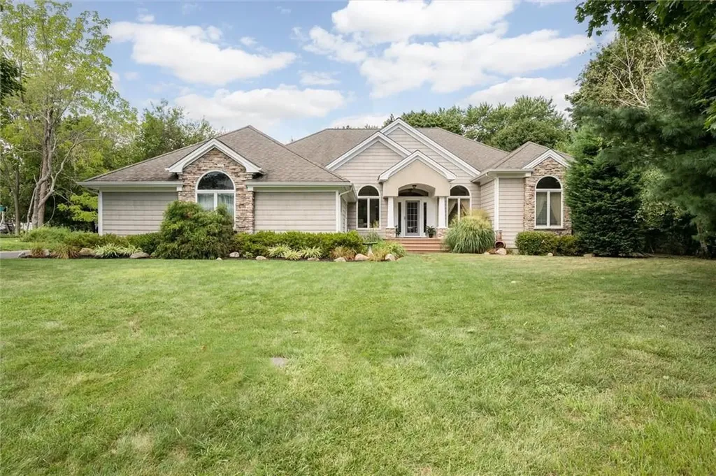 42 Merritts Path Rocky Point NY 11778