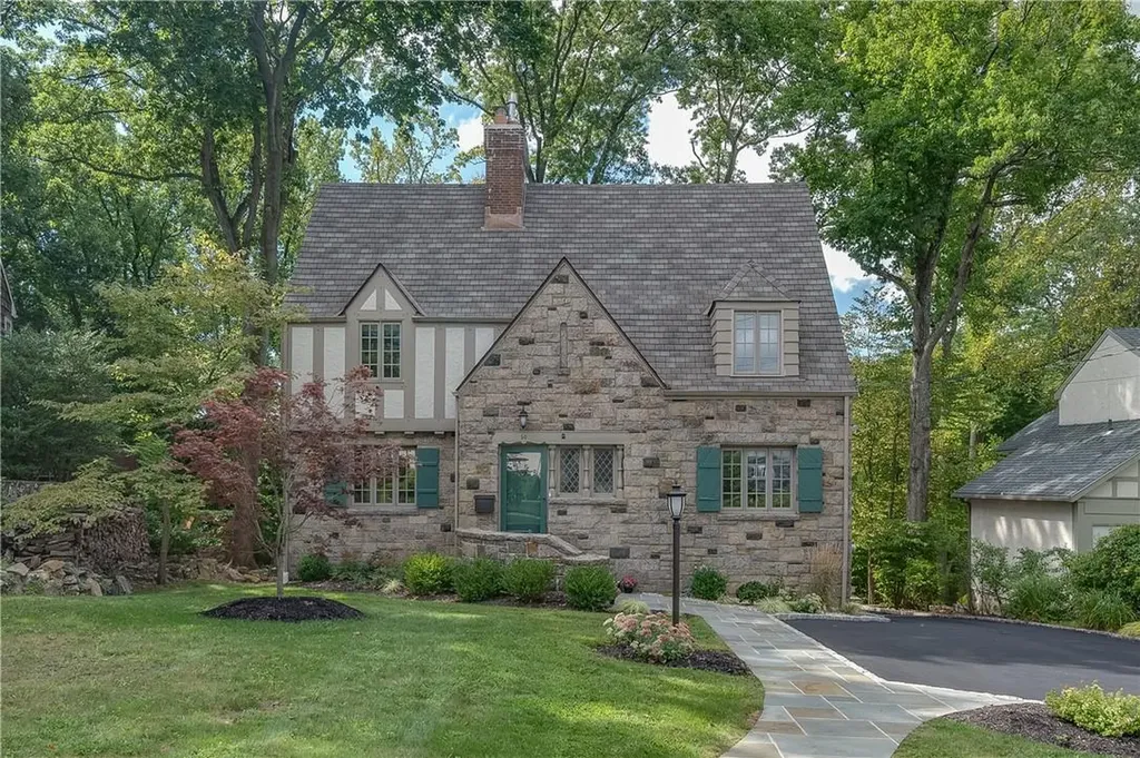 60 Carleon Avenue Larchmont NY 10538