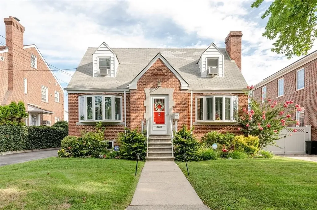3303 Agar Place Bronx NY 10465