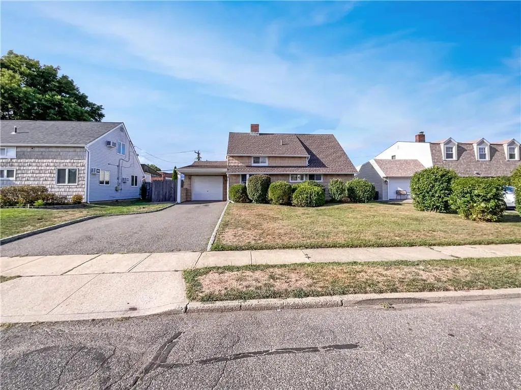 40 Lantern Road Hicksville NY 11801