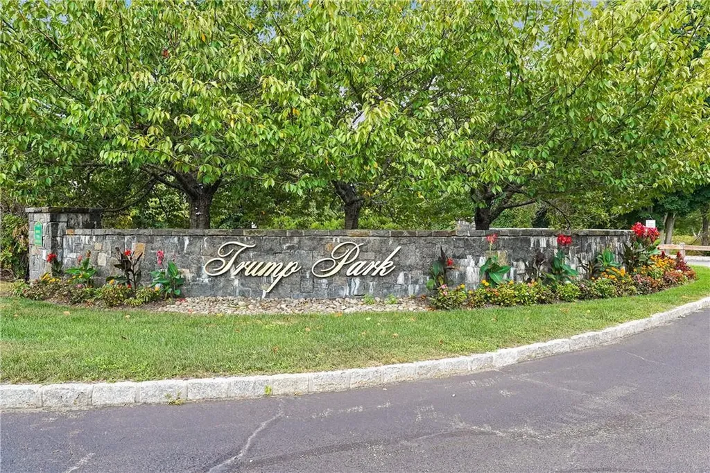 206 Trump Park Shrub Oak NY 10588