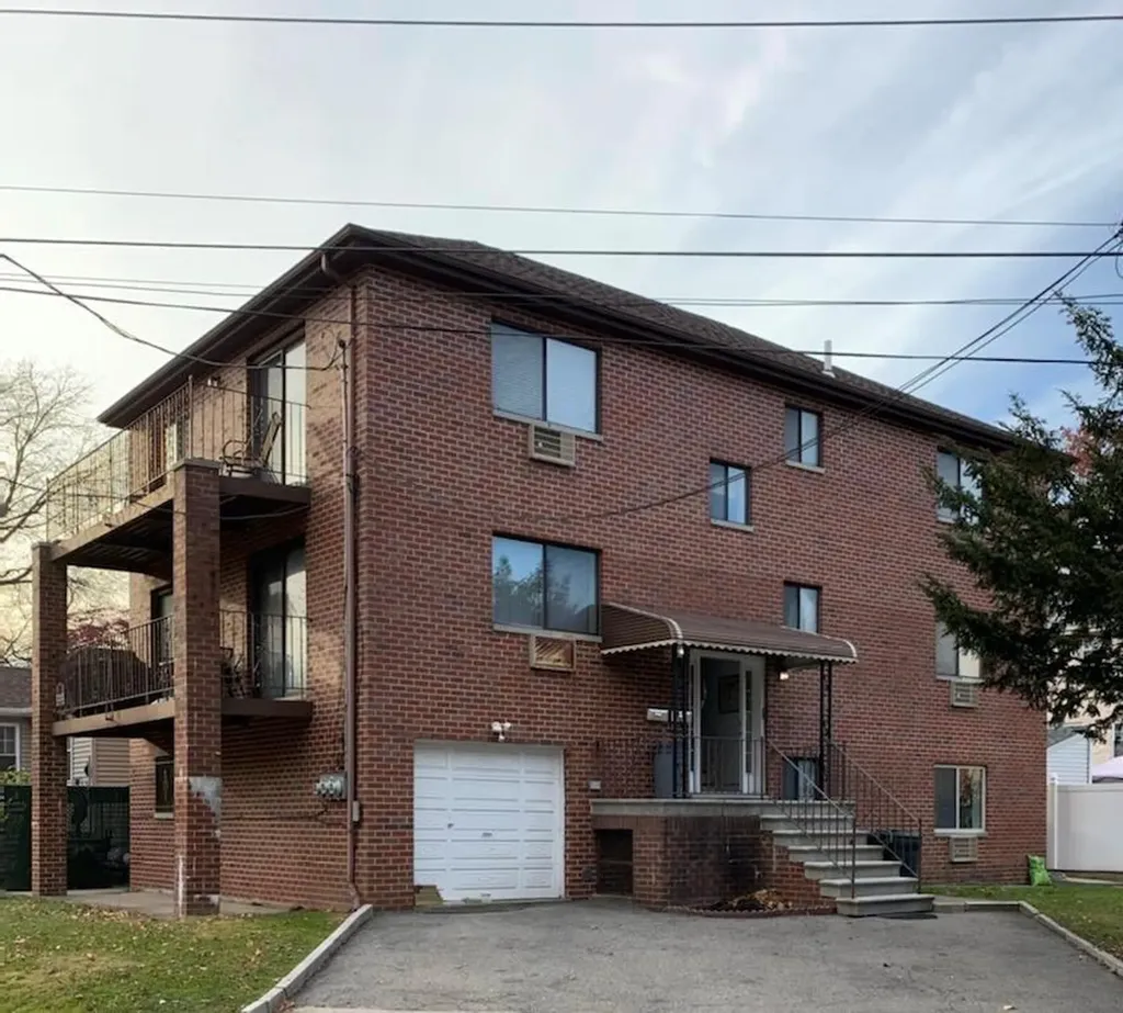 2565 Pelham Bay Park W Bronx NY 10475