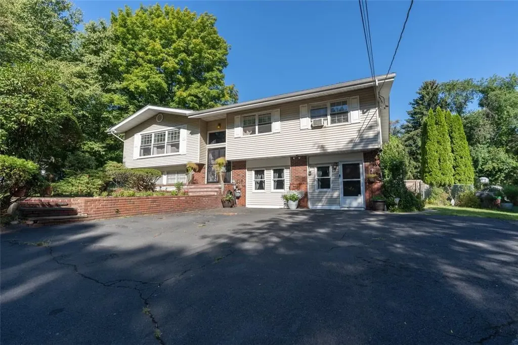 14 Smith Hill Road Airmont NY 10952