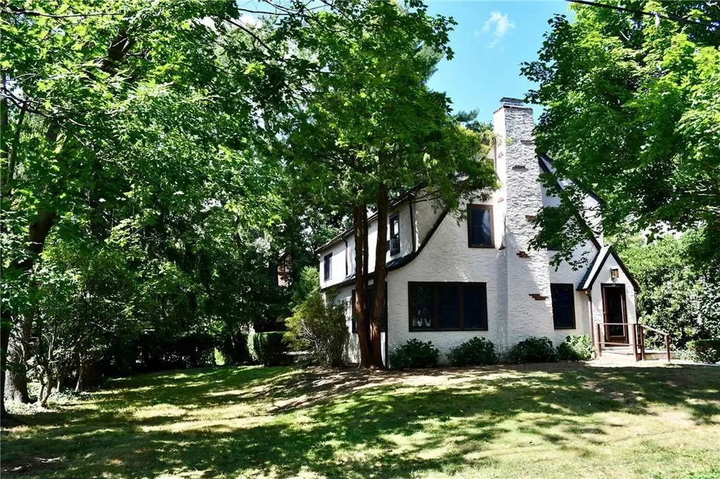 145 Lyons Road Scarsdale NY 10583