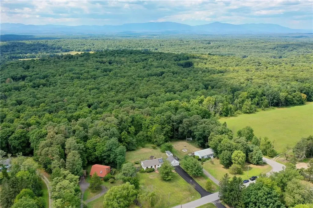 26 Beacham Road Rhinebeck NY 12572