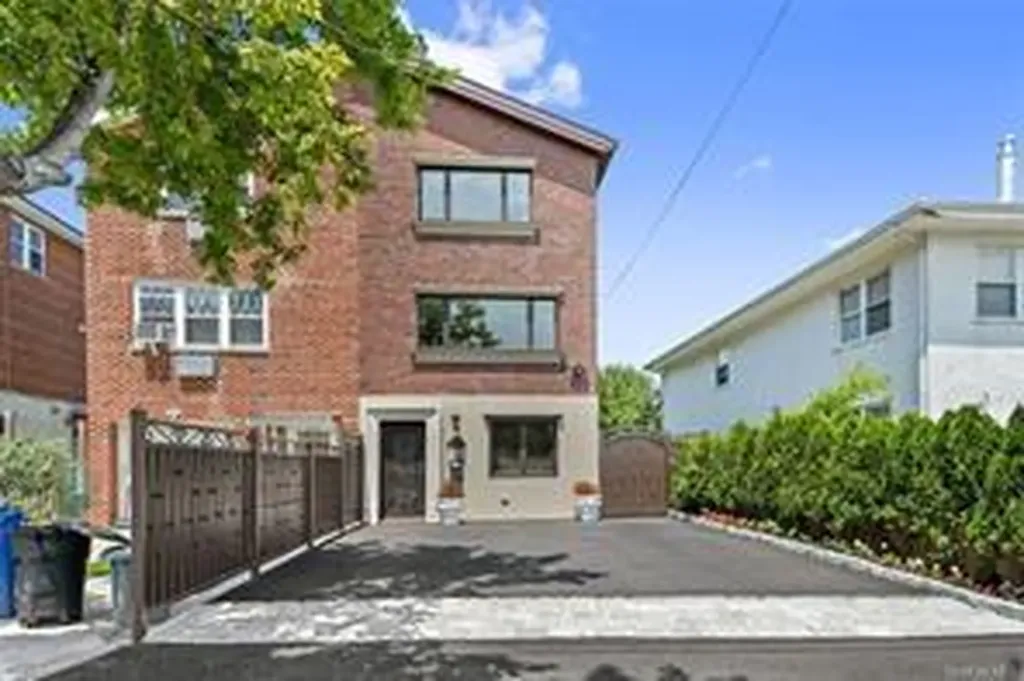 229 Ditmars Street Bronx NY 10464