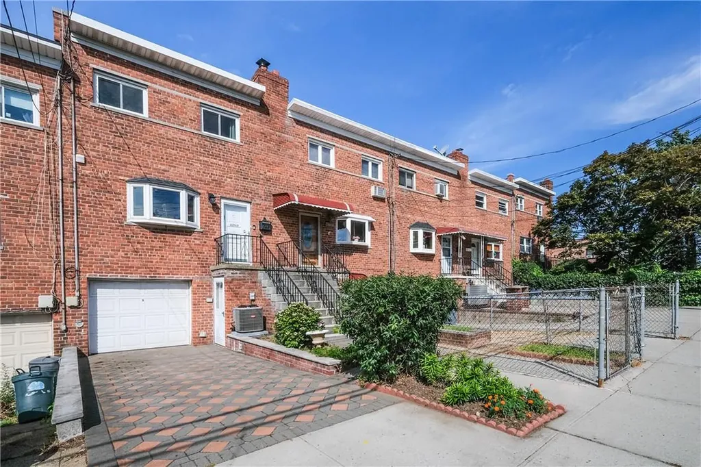 4208 E Tremont Avenue Bronx NY 10465