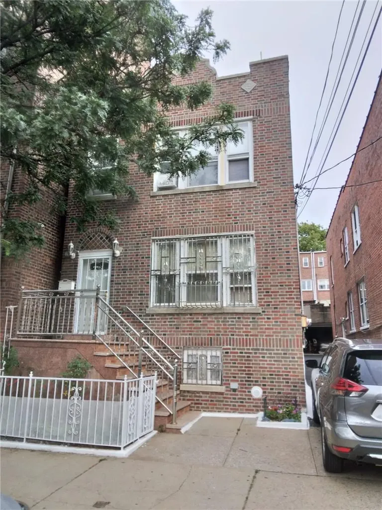 4628 Carpenter Avenue Bronx NY 10470