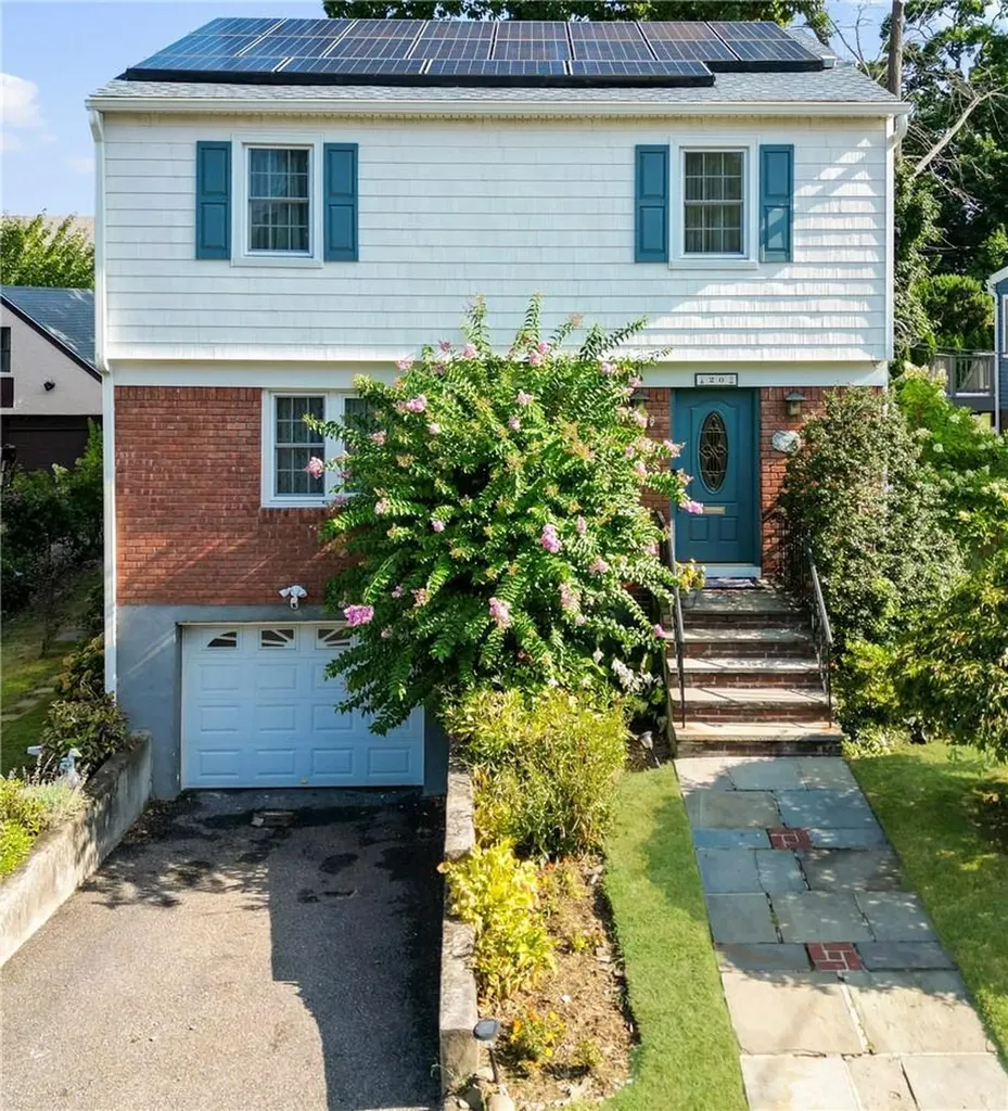 18 (aka 20) Holls Terrace S Yonkers NY 10701
