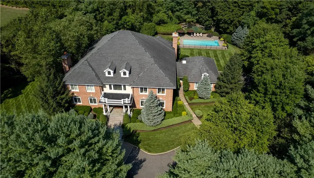 16 Knightsbridge Manor Road Purchase NY 10577