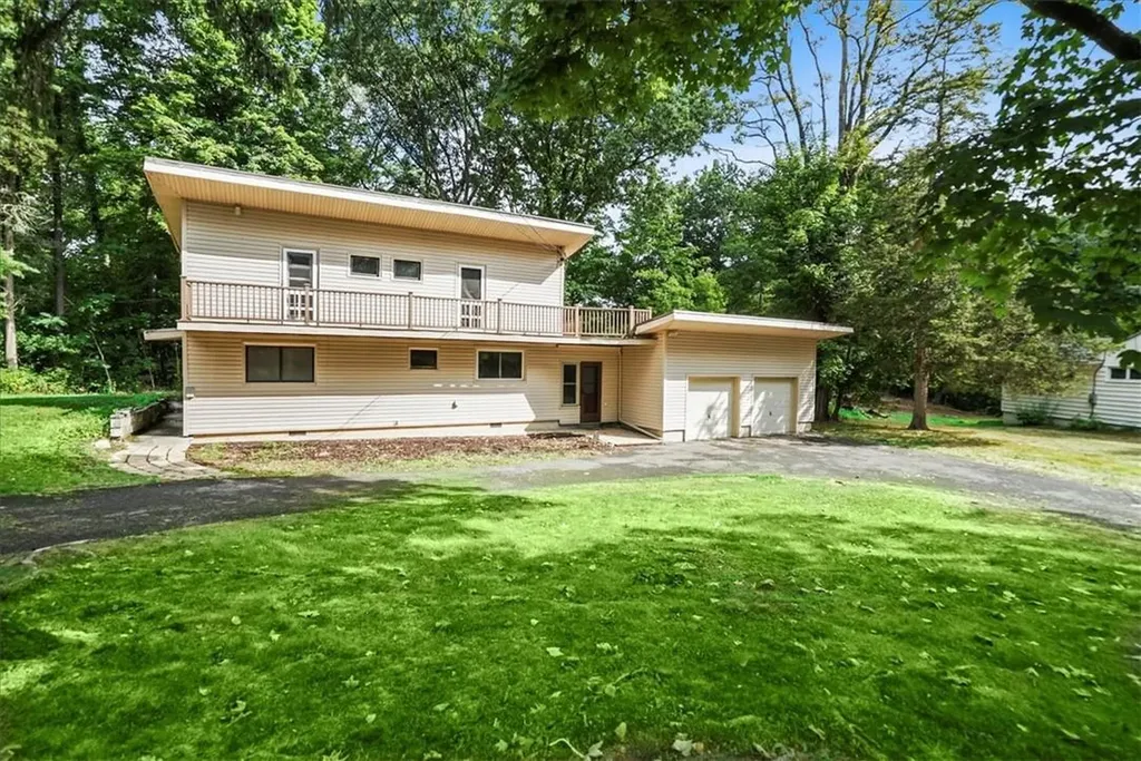 40 Tree Top Lane Poughkeepsie NY 12603