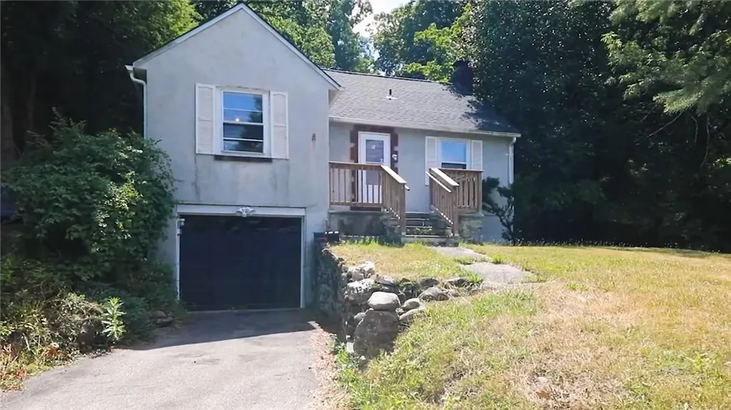 12 Vassar View Road Poughkeepsie NY 12603