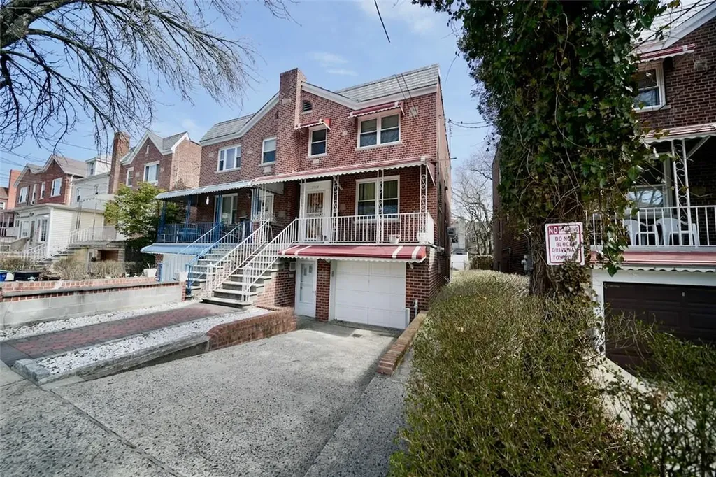 2114 Tomlinson Avenue Bronx NY 10461