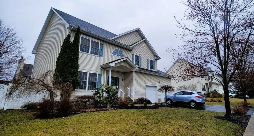 2811 Cherry Tree Way New Windsor NY 12553
