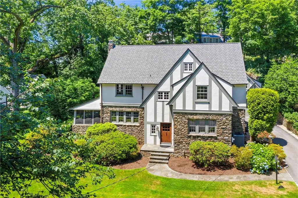 133 Pondfield Road W Bronxville NY 10708